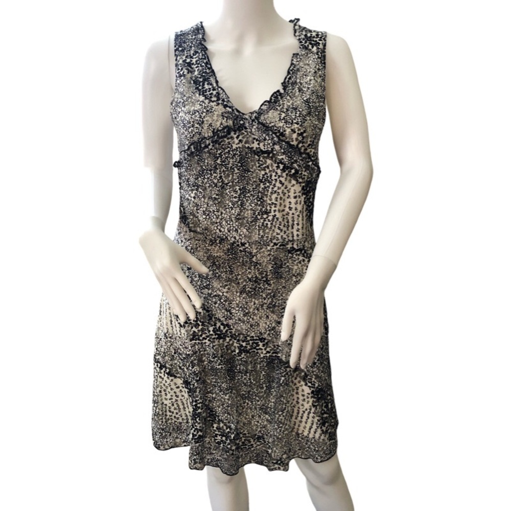 HEM AND THREAD Black White Floral Sleeveless Dress Vneck‎ Flirty Casual Wedding